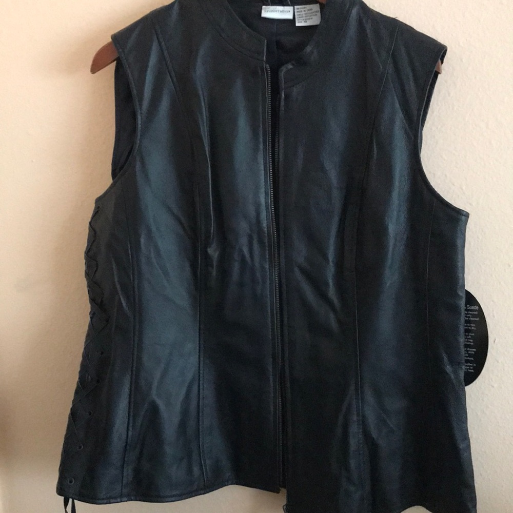 Women’s Blk leather VEST NewportNews 18. 27”L NWT
